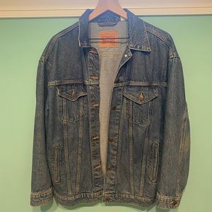 Levi’s Trucker Jacket - like new size medium